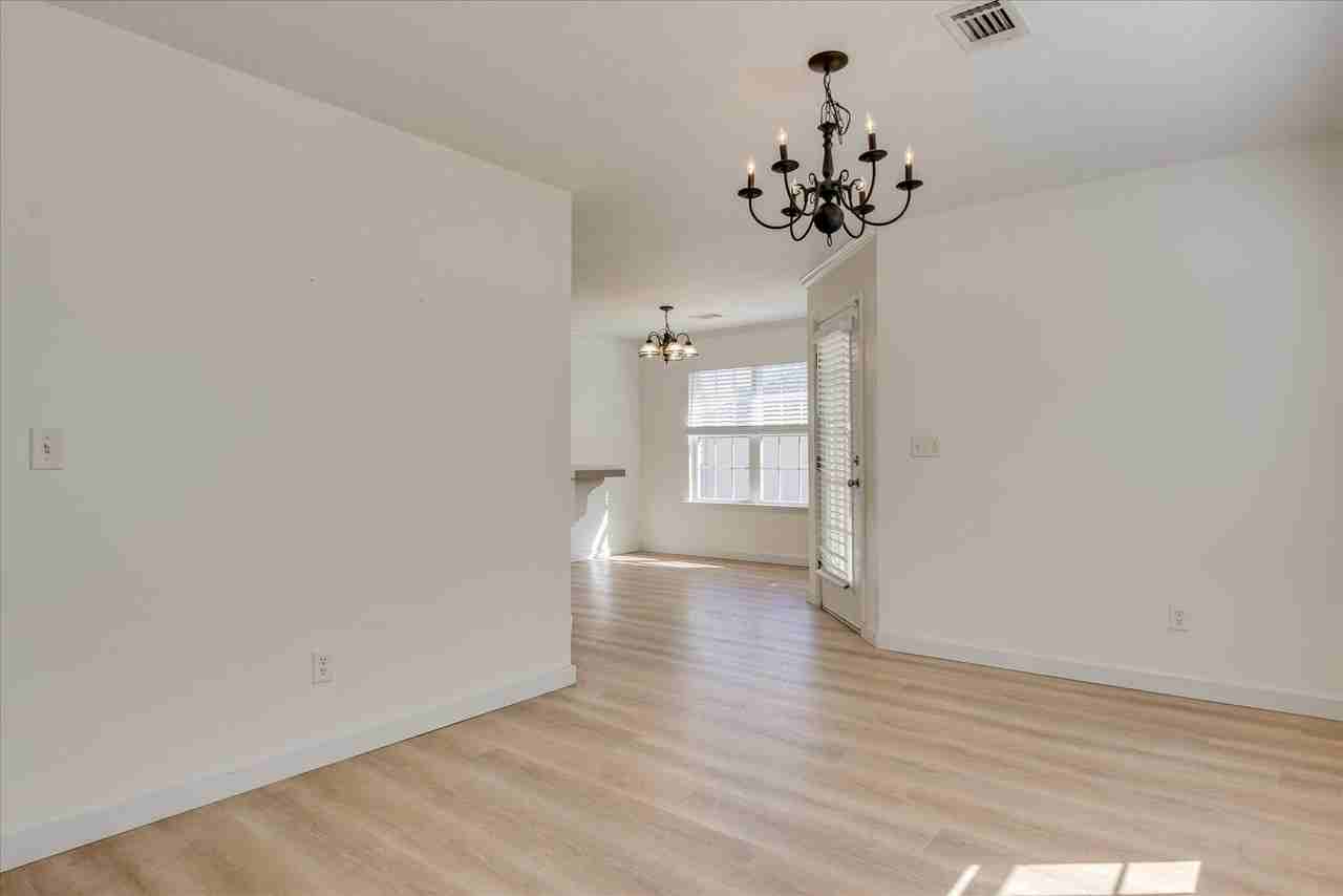 909 Watsonia Dr - Photo 6 of 33