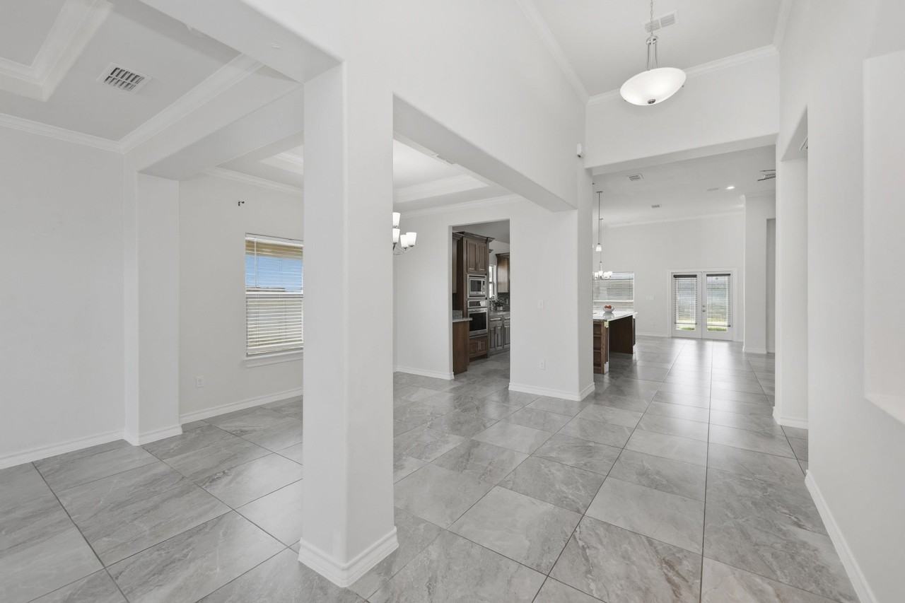 7225 Sylvia Plath Dr - Photo 4 of 40