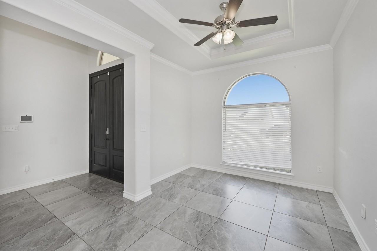 7225 Sylvia Plath Dr - Photo 5 of 40