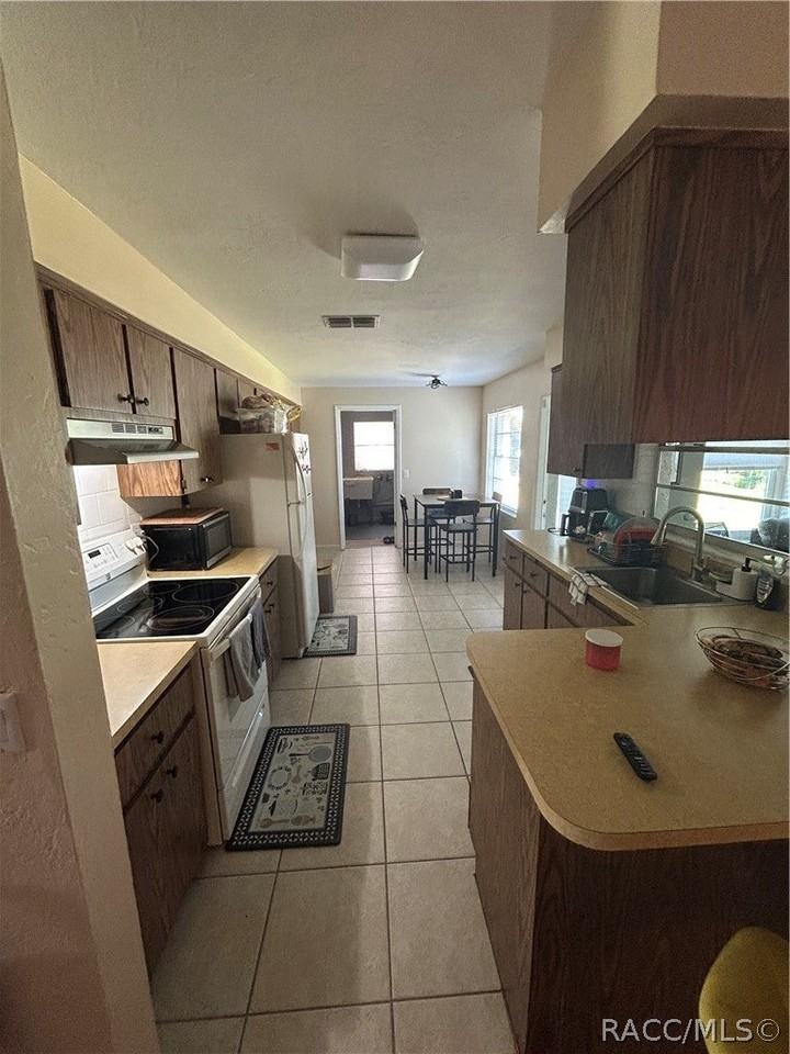 209 S Tyler St - Photo 2 of 23