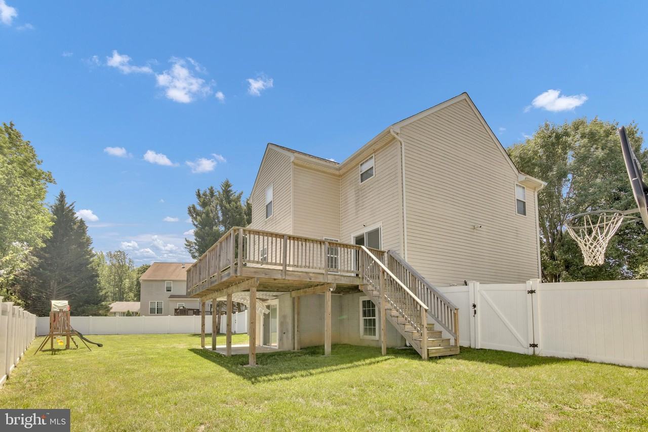 10886 Moore St - Photo 4 of 50