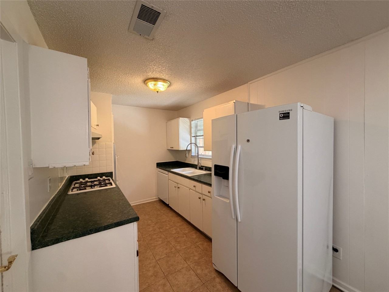 1409 Rosewood Ln - Photo 2 of 17