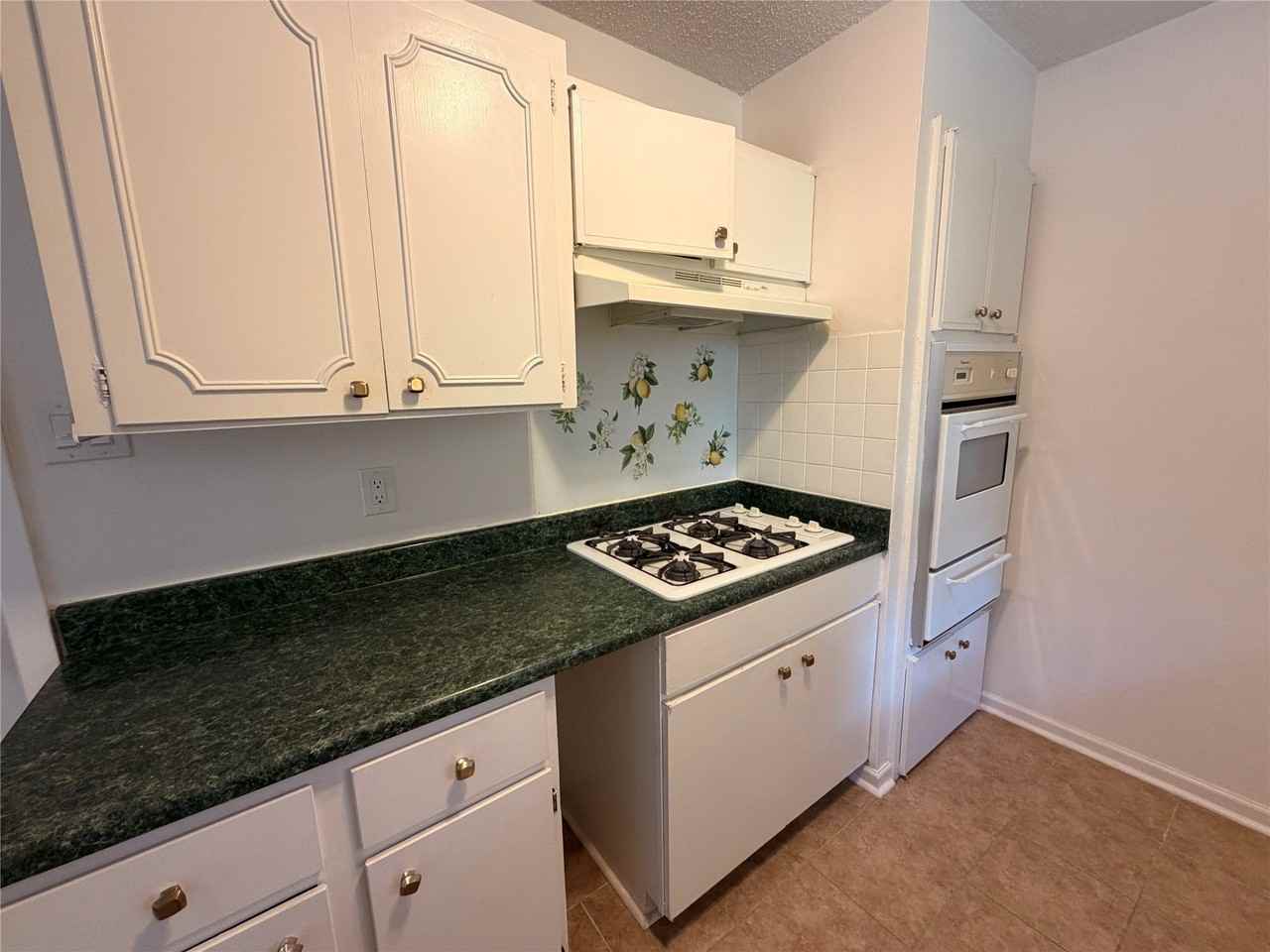 1409 Rosewood Ln - Photo 3 of 17