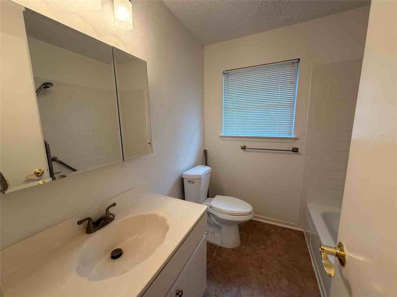 1409 Rosewood Ln - Photo 5 of 17
