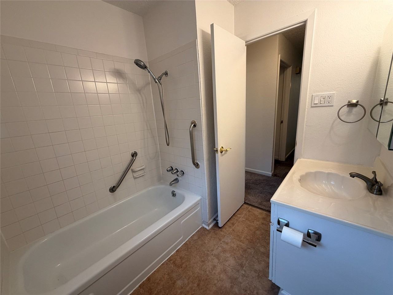 1409 Rosewood Ln - Photo 6 of 17