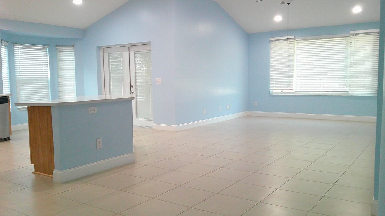 8512 Canterbury Lake Blvd - Photo 5 of 33