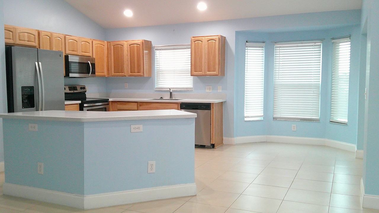 8512 Canterbury Lake Blvd - Photo 7 of 33