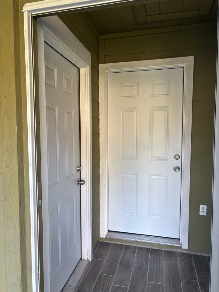 12046 Center St - Photo 6 of 22