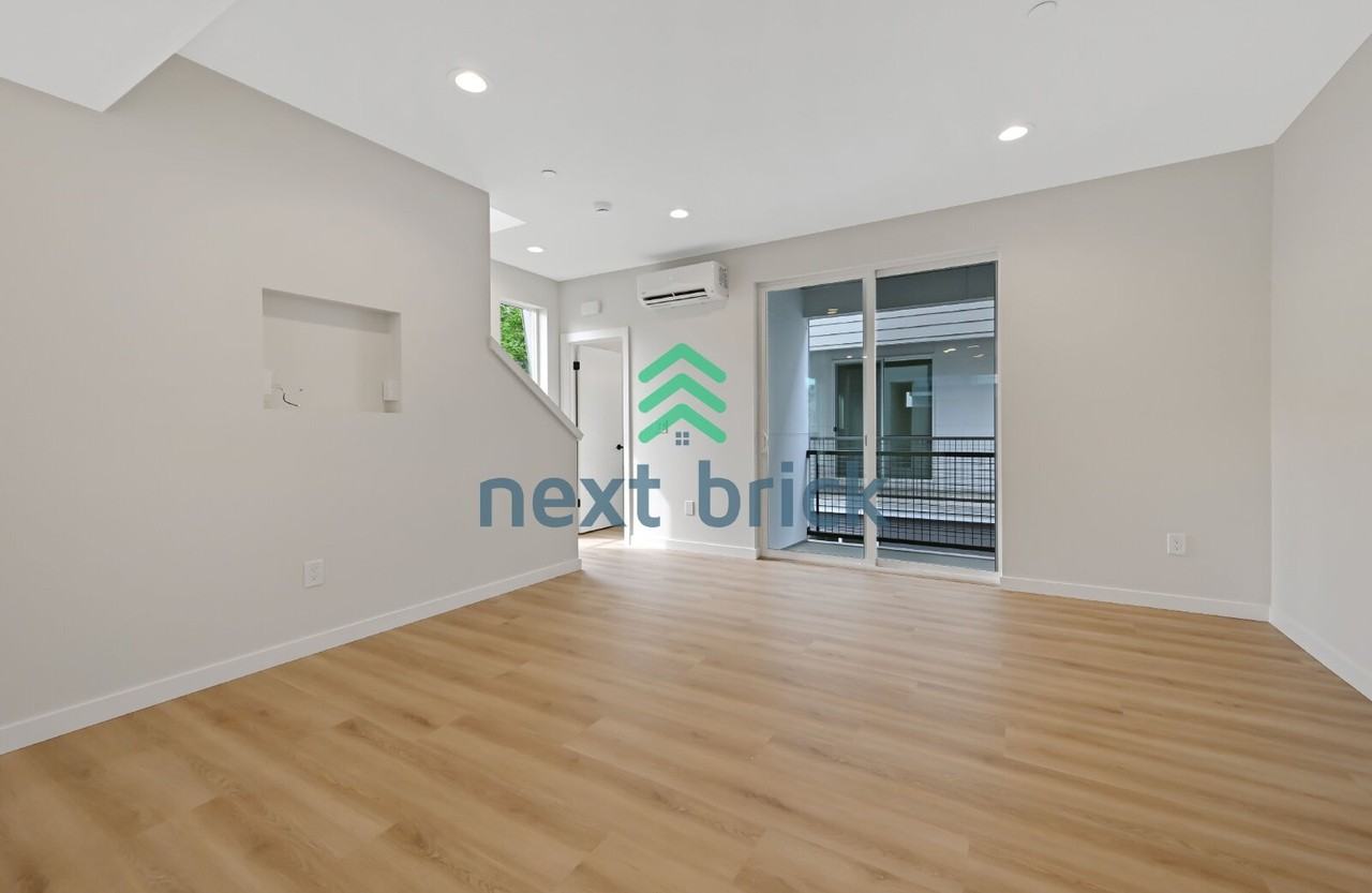 222 124th St Sw #F1 - Photo 4 of 20