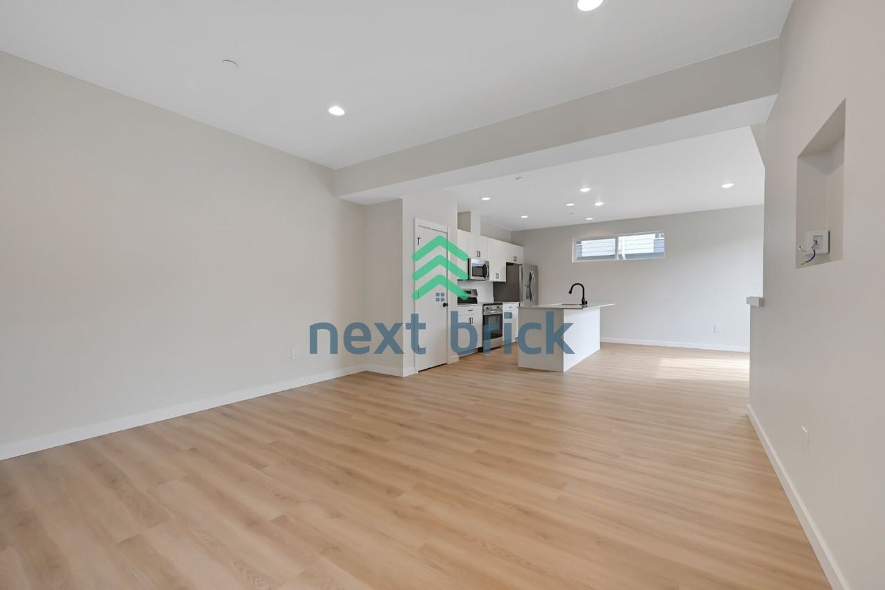 222 124th St Sw #F1 - Photo 5 of 20
