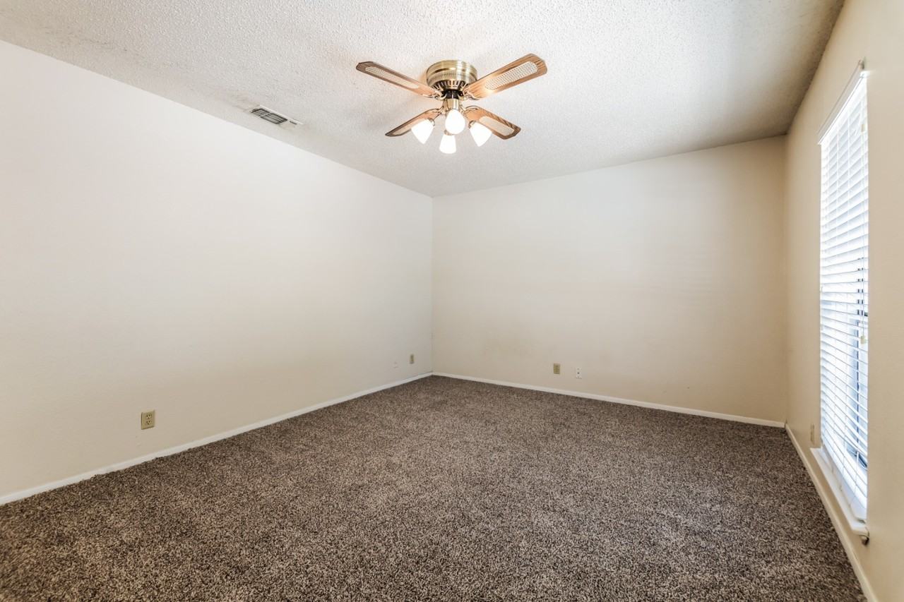808 W Belden St #808 - Photo 3 of 20