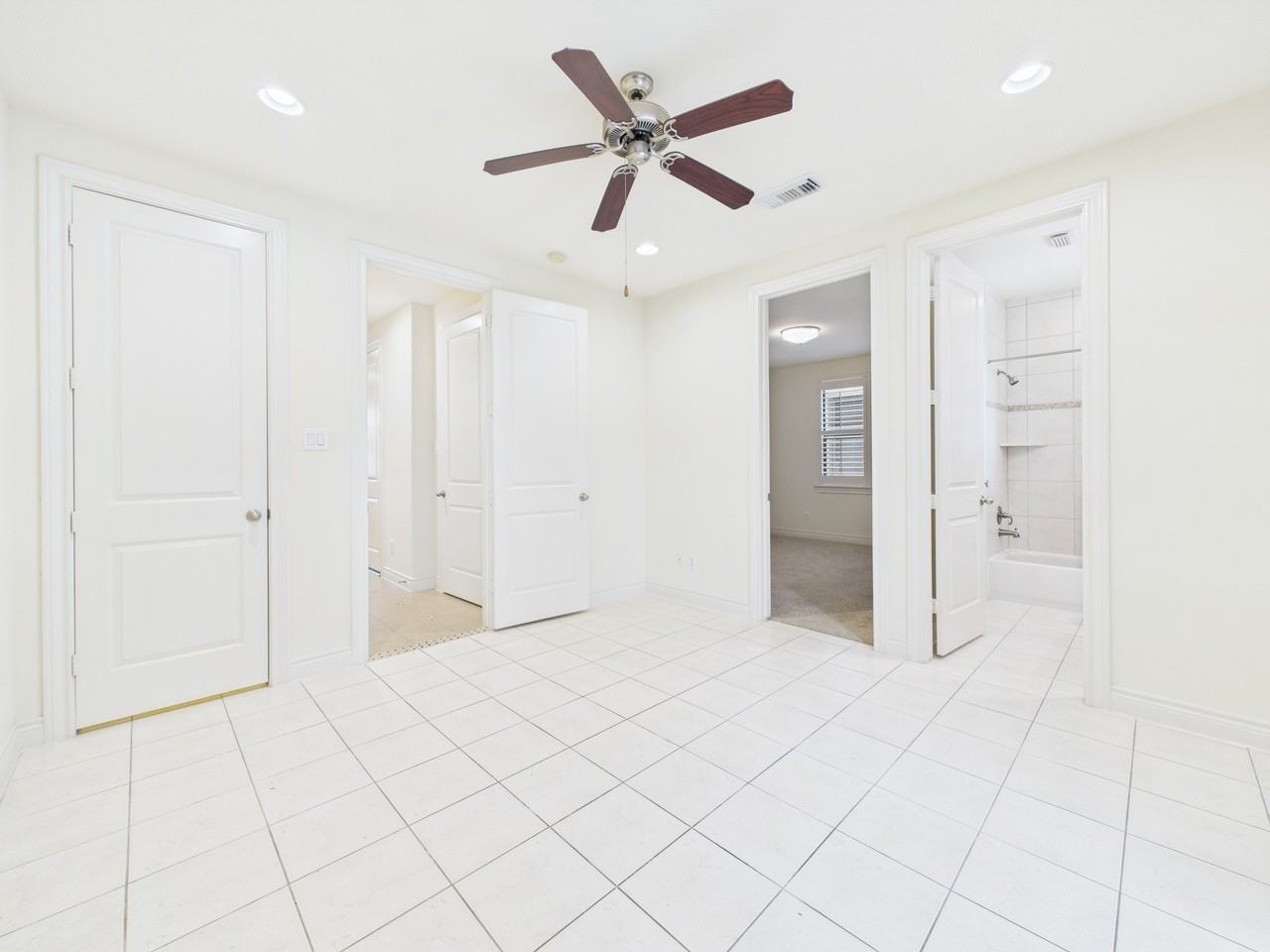 11025 Sherwood Grv - Photo 7 of 42