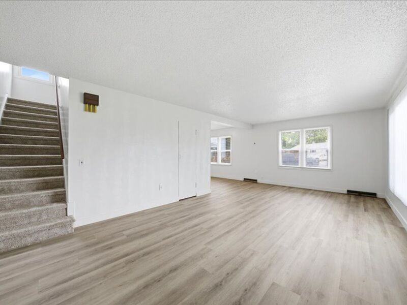 1347 Thayer Dr - Photo 3 of 20