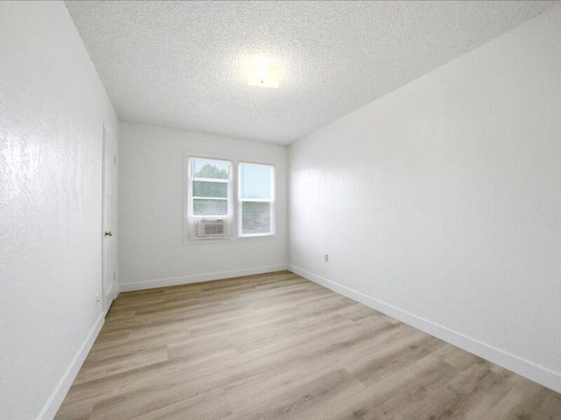 1347 Thayer Dr - Photo 5 of 20
