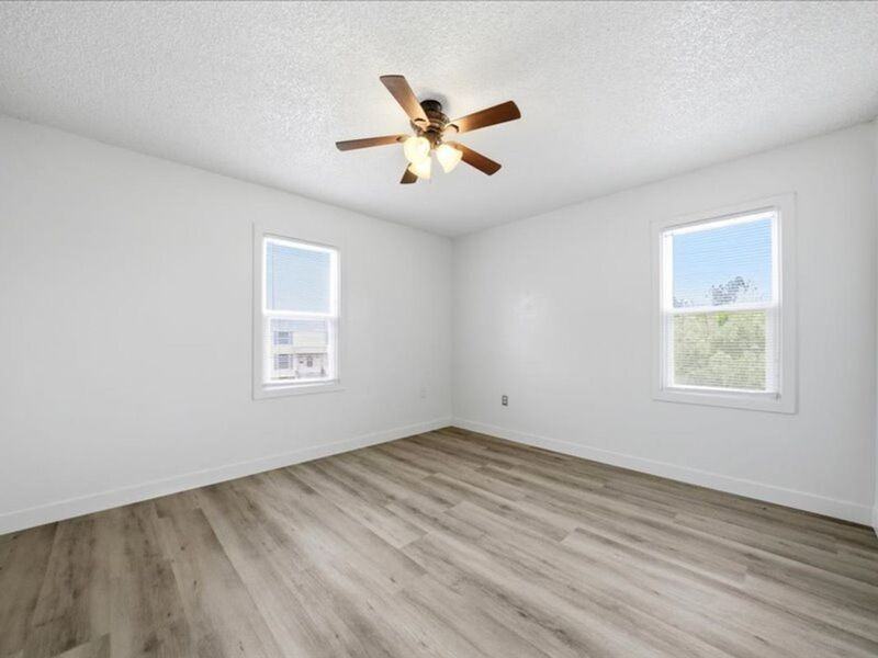 1347 Thayer Dr - Photo 6 of 20