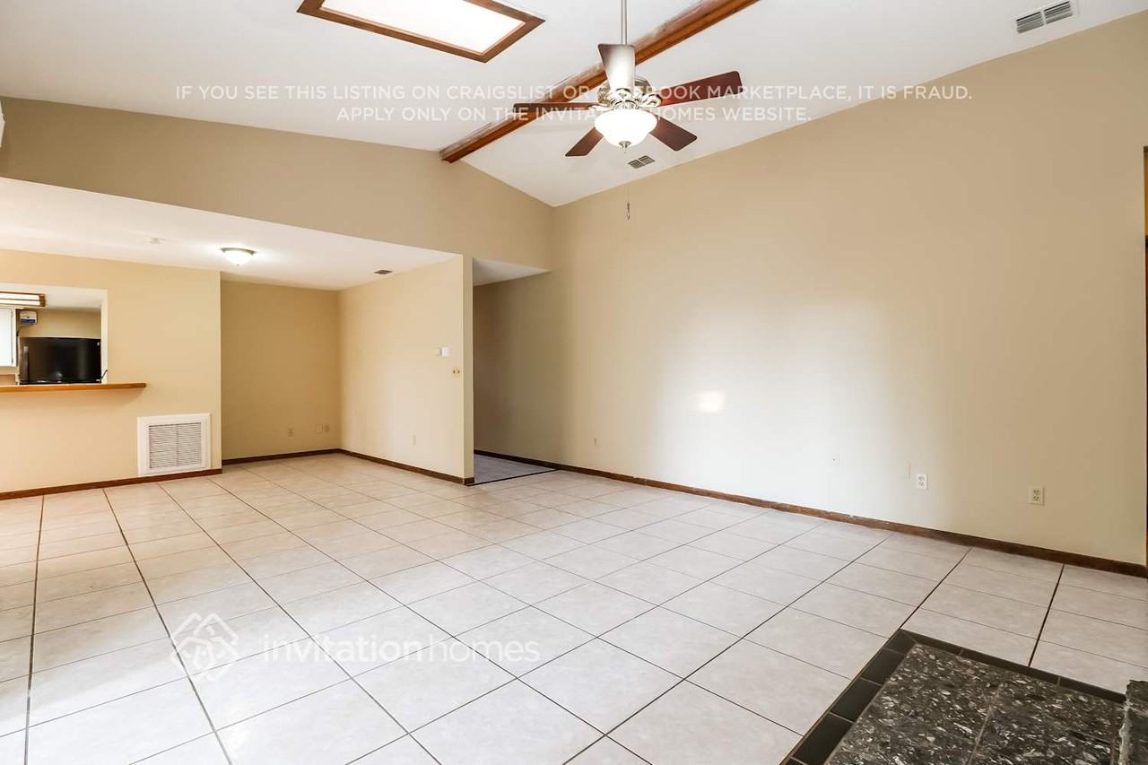 10992 124th Ave - Photo 2 of 20
