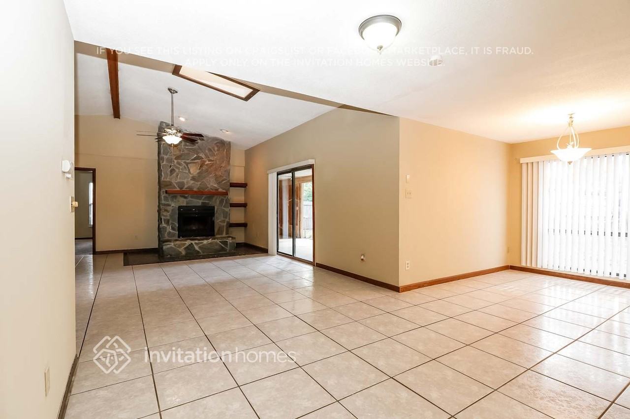 10992 124th Ave - Photo 4 of 20