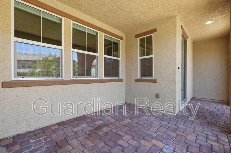 2879 Cabrillo Terrace St - Photo 7 of 28