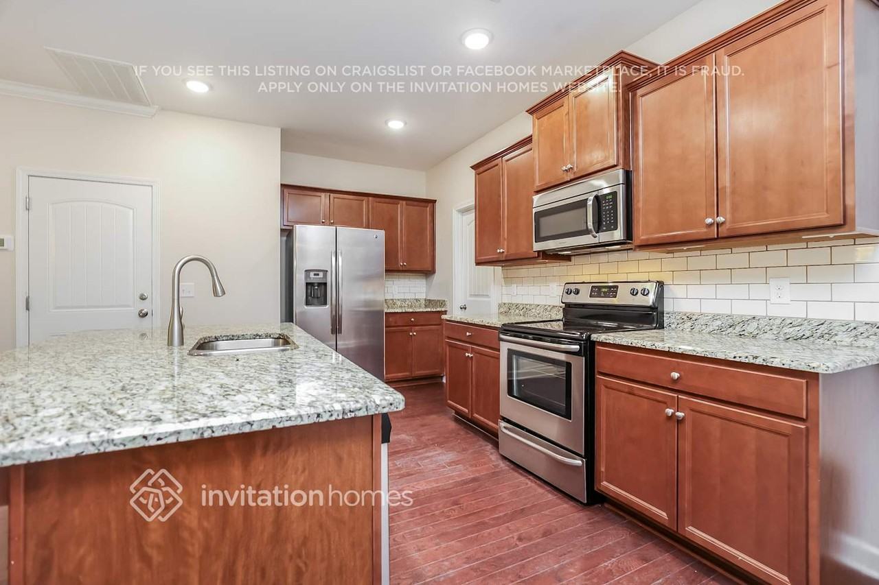 4051 Cannonsgate Ln - Photo 3 of 14