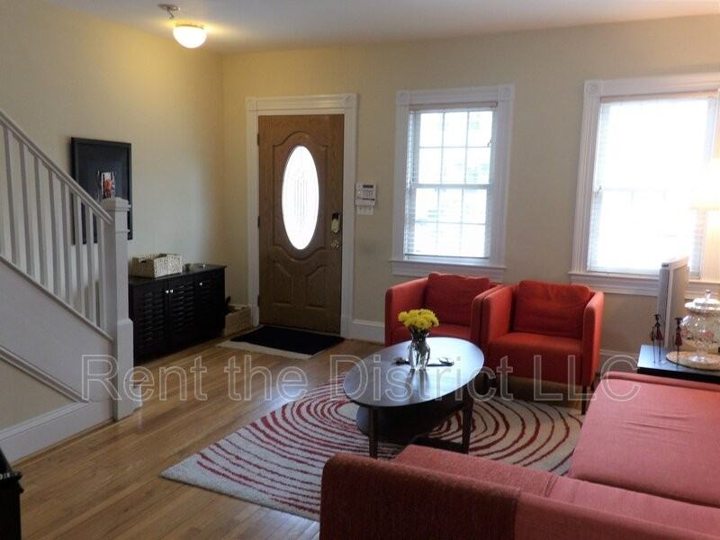 1114 Abbey Pl Ne - Photo 3 of 21