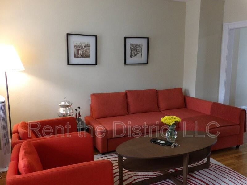 1114 Abbey Pl Ne - Photo 4 of 21