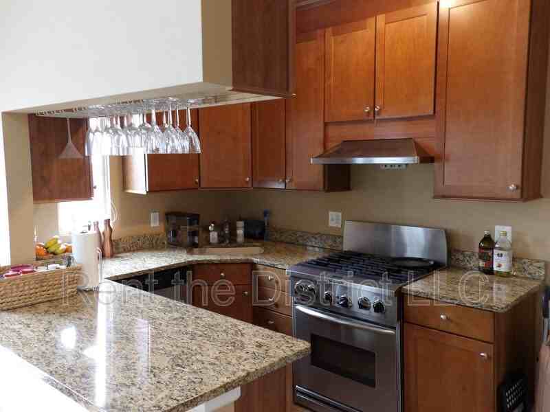 1114 Abbey Pl Ne - Photo 5 of 21