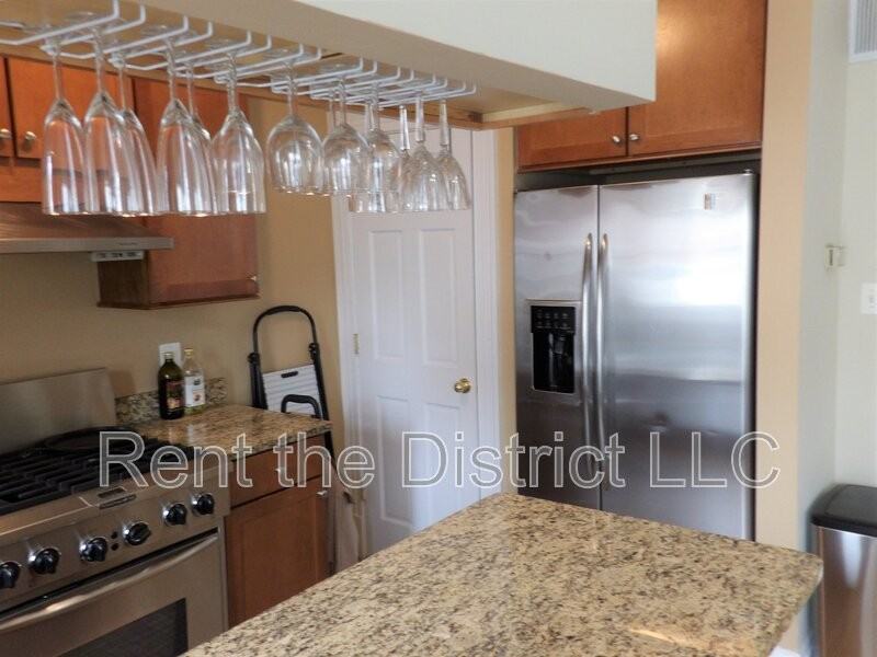 1114 Abbey Pl Ne - Photo 6 of 21