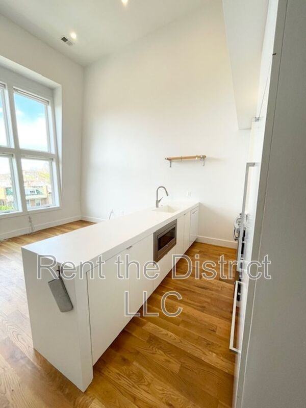 254 15th St Se #5 - Photo 4 of 23