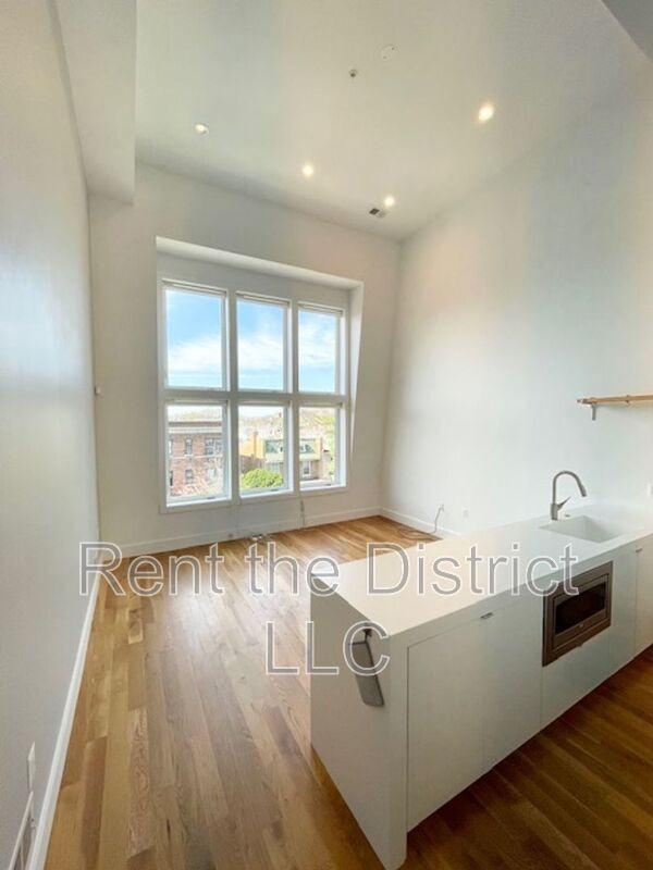 254 15th St Se #5 - Photo 5 of 23