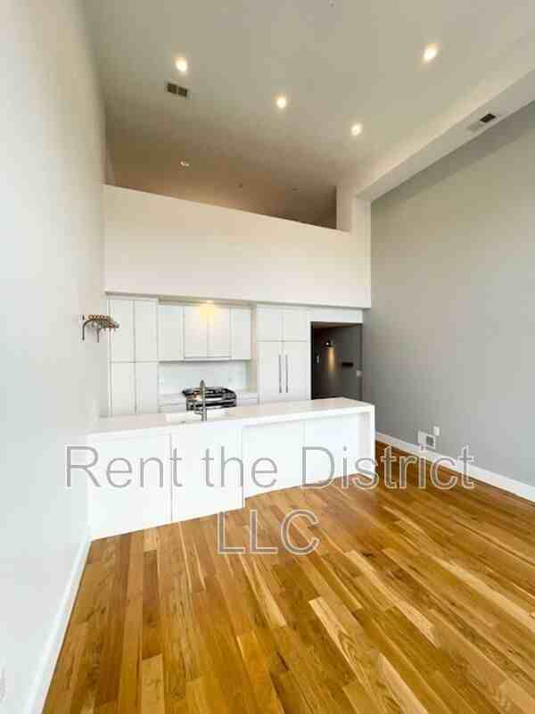 254 15th St Se #5 - Photo 6 of 23