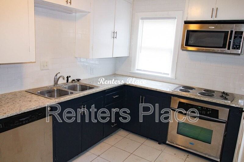 1424 S Marion Ave - Photo 4 of 9