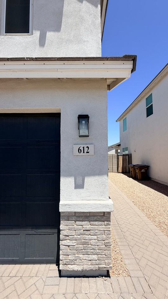 612 E Hazelnut Ln - Photo 2 of 29