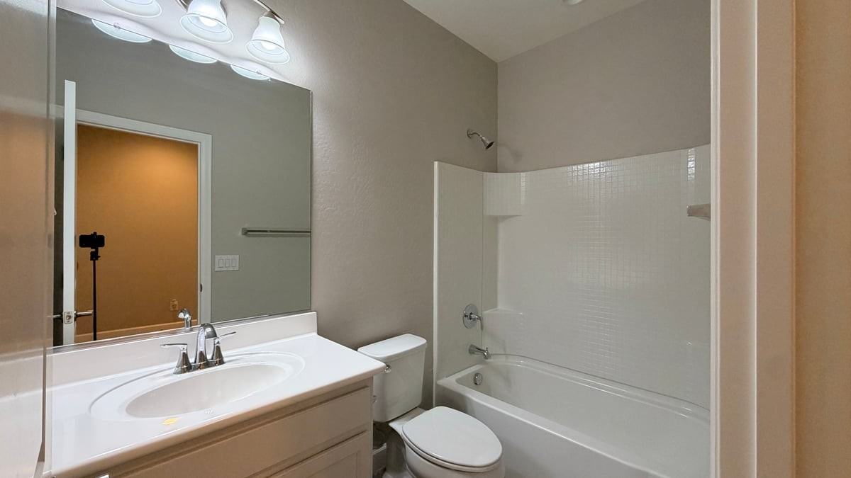 612 E Hazelnut Ln - Photo 5 of 29