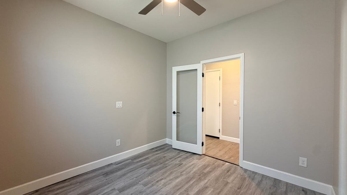 612 E Hazelnut Ln - Photo 7 of 29