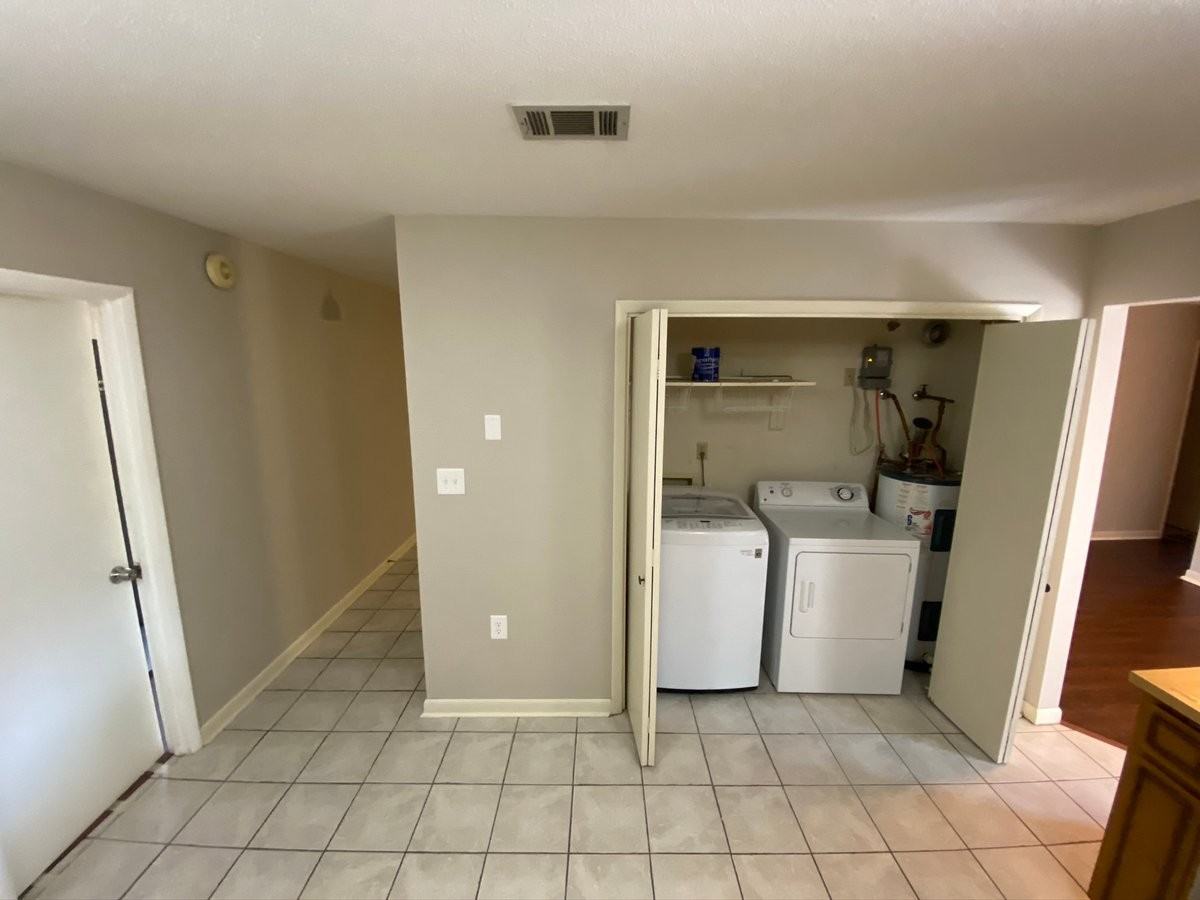 1047 10th St - Photo 4 of 11