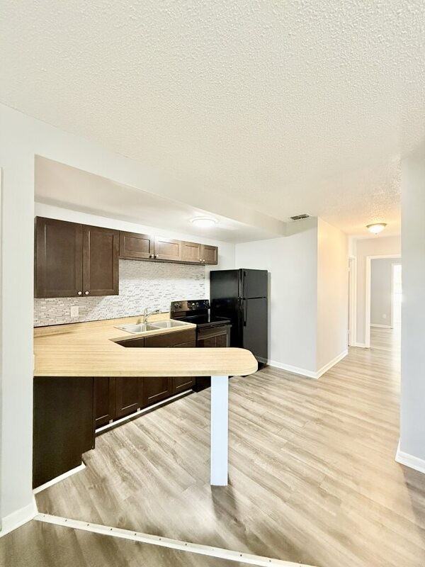 725 14th Ave S - Photo 5 of 45
