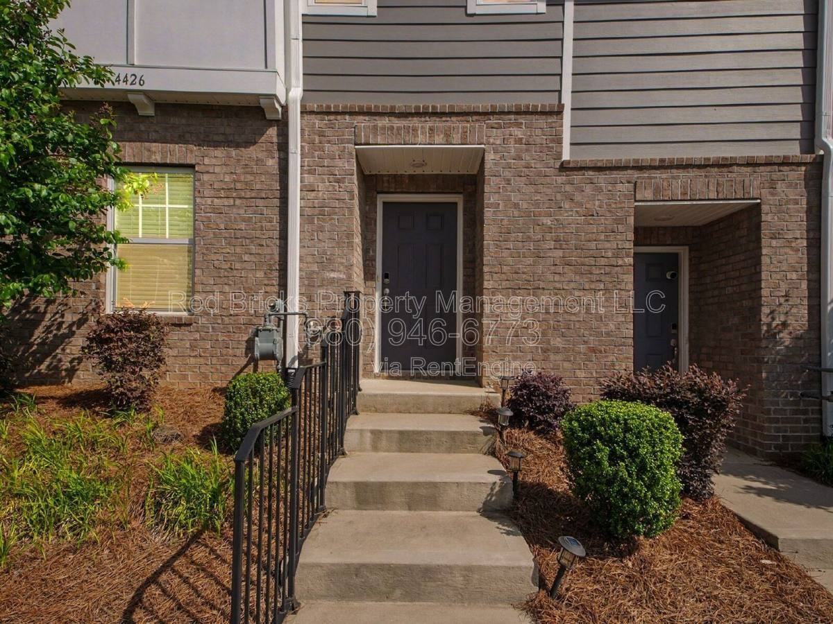 4426 Millennium Ave - Photo 2 of 10