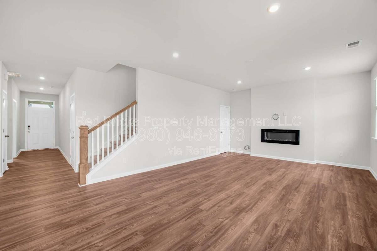 2201 Lavender Meadows Ct - Photo 4 of 10