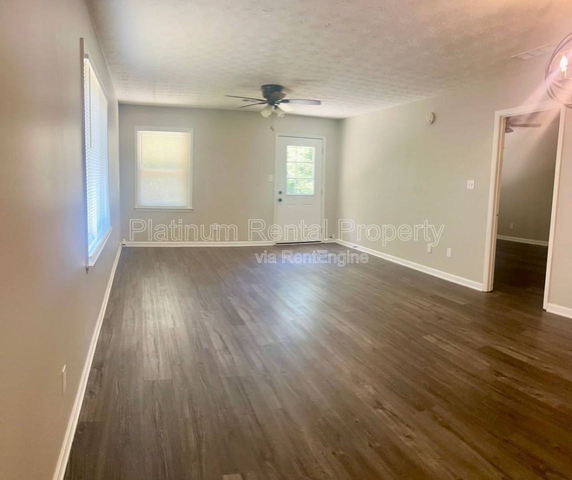 1614 Riverside Trl Ne - Photo 2 of 10