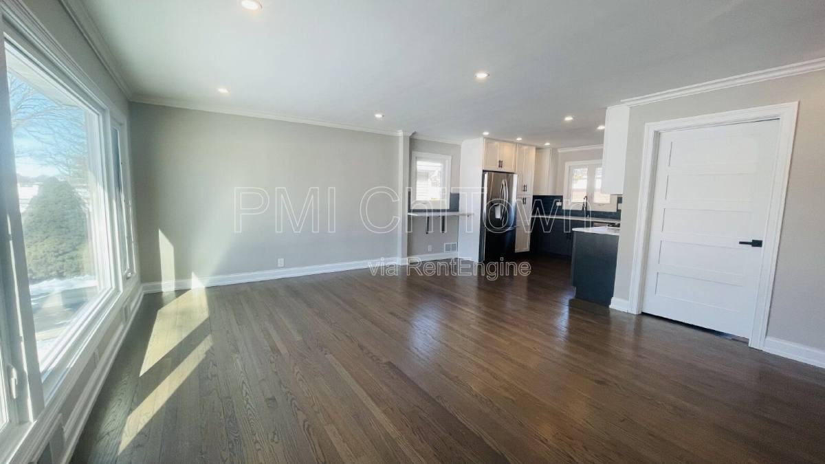 413 N Forest Ave - Photo 3 of 10
