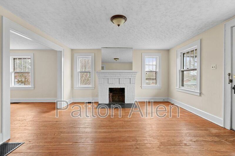1 Grace Ave - Photo 4 of 32