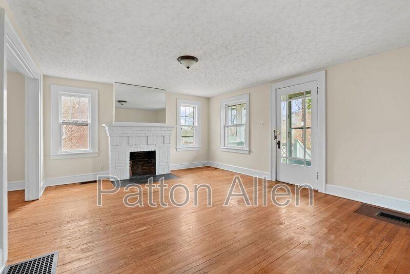 1 Grace Ave - Photo 5 of 32