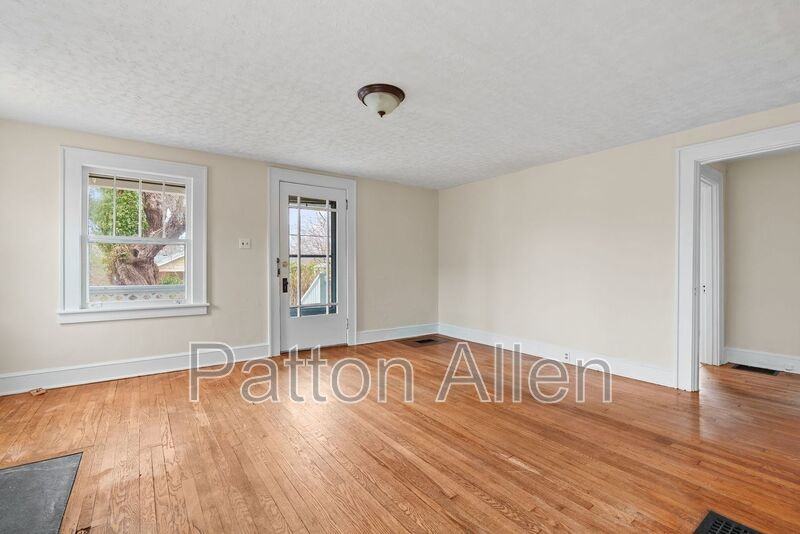 1 Grace Ave - Photo 6 of 32