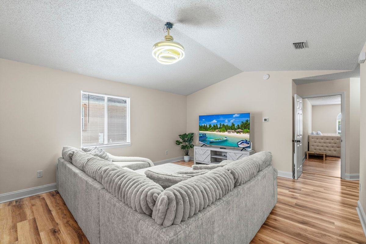 2658 Sam Houston Pl - Photo 4 of 18