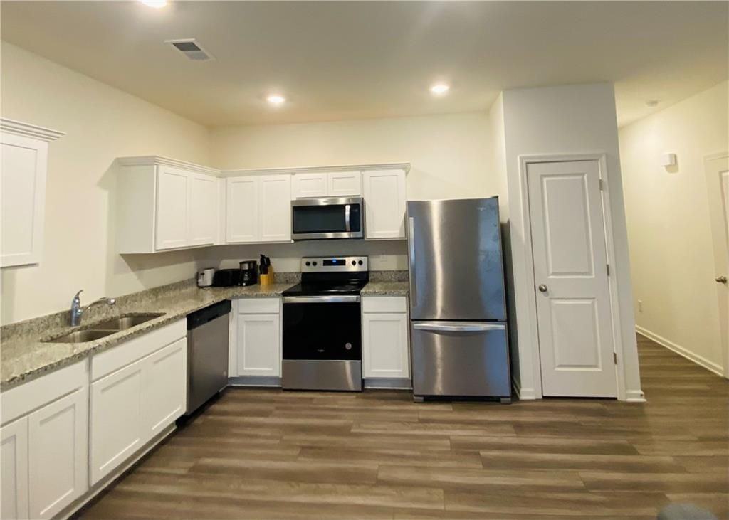 1042 Paddington Dr - Photo 2 of 16