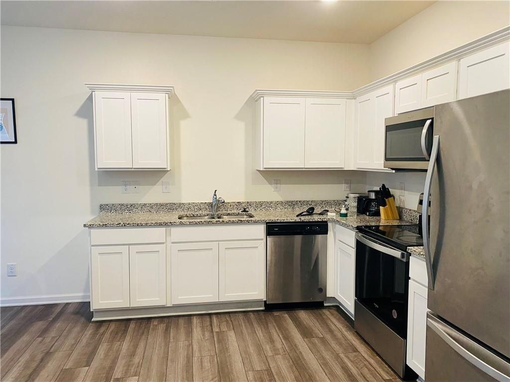 1042 Paddington Dr - Photo 3 of 16