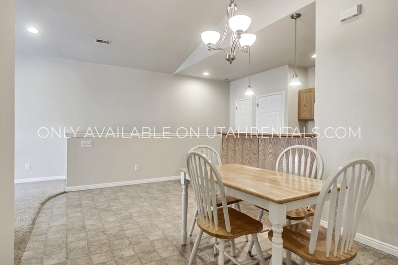 1132 Canyon Meadow Dr #4 - Photo 5 of 19