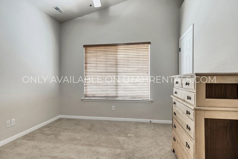 1132 Canyon Meadow Dr #4 - Photo 7 of 19