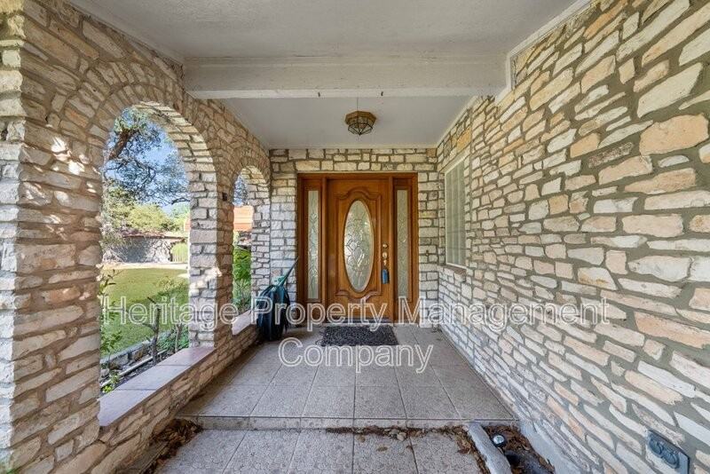 6323 Forest Bnd - Photo 5 of 35