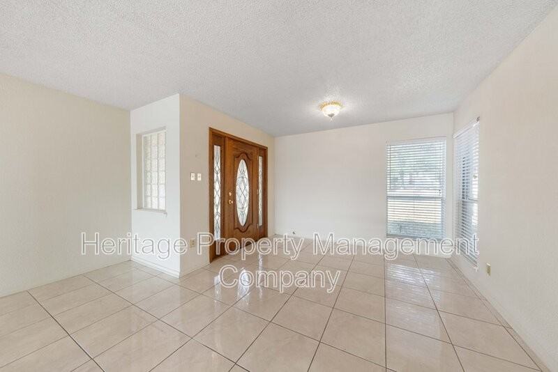 6323 Forest Bnd - Photo 6 of 35